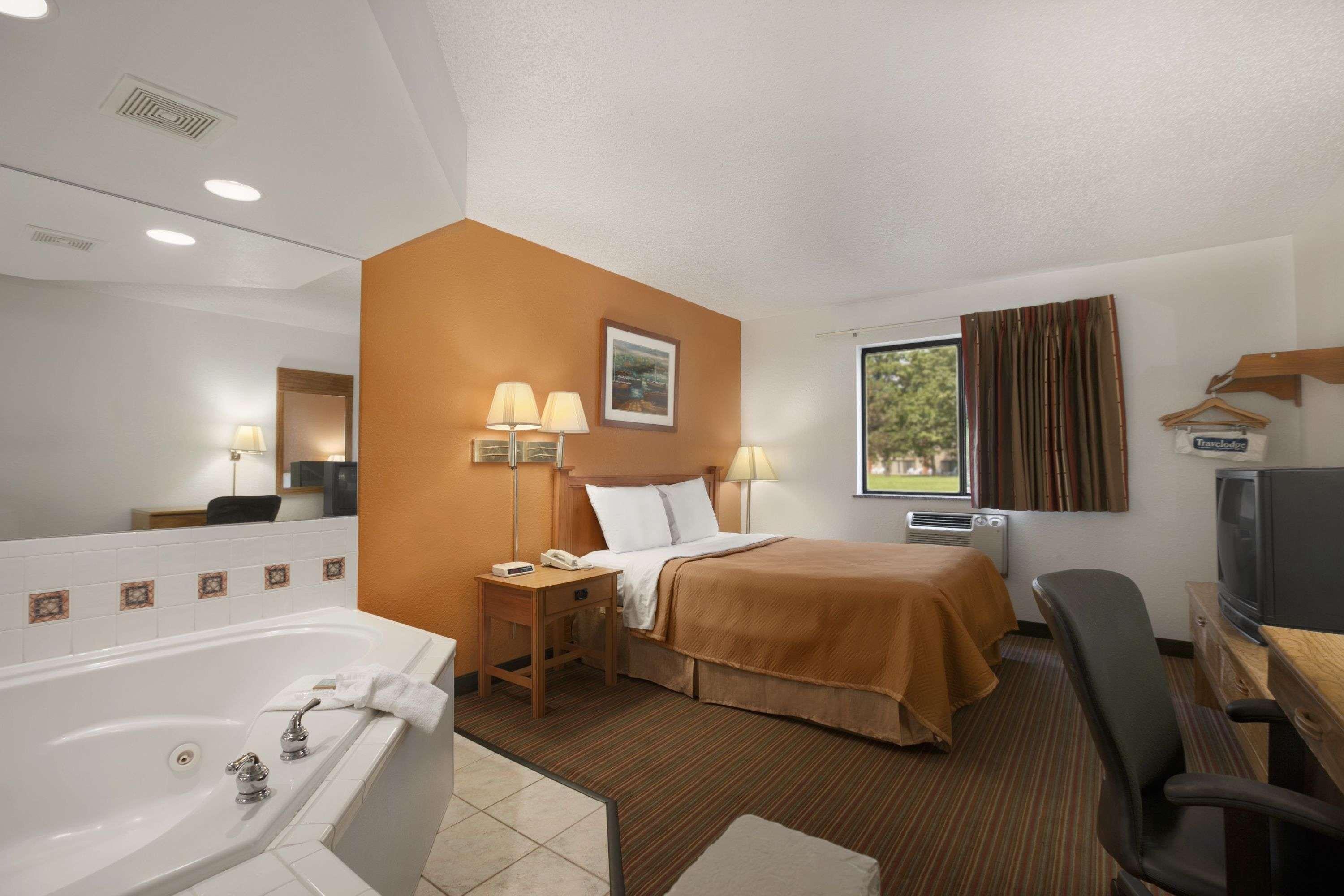 Travelodge By Wyndham Muskegon Kültér fotó