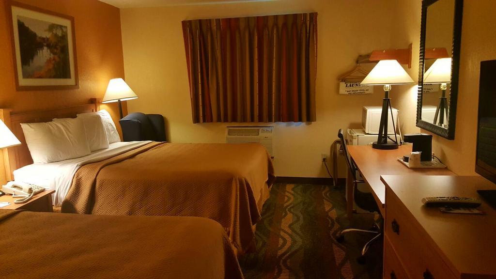 Travelodge By Wyndham Muskegon Kültér fotó