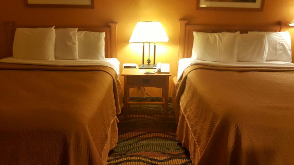 Travelodge By Wyndham Muskegon Kültér fotó