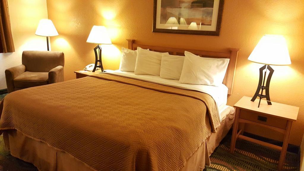 Travelodge By Wyndham Muskegon Kültér fotó