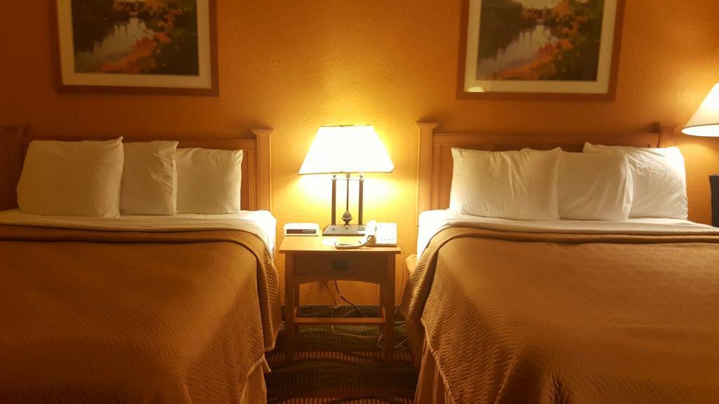 Travelodge By Wyndham Muskegon Kültér fotó