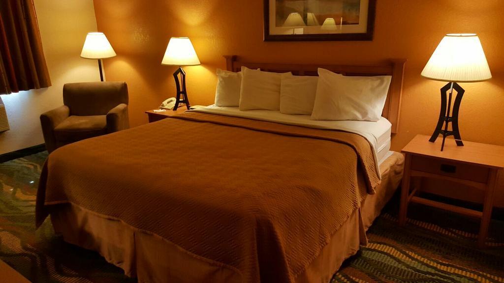 Travelodge By Wyndham Muskegon Kültér fotó