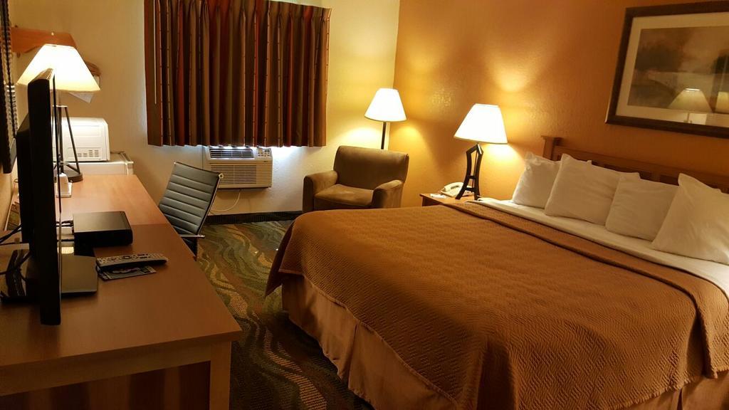 Travelodge By Wyndham Muskegon Kültér fotó