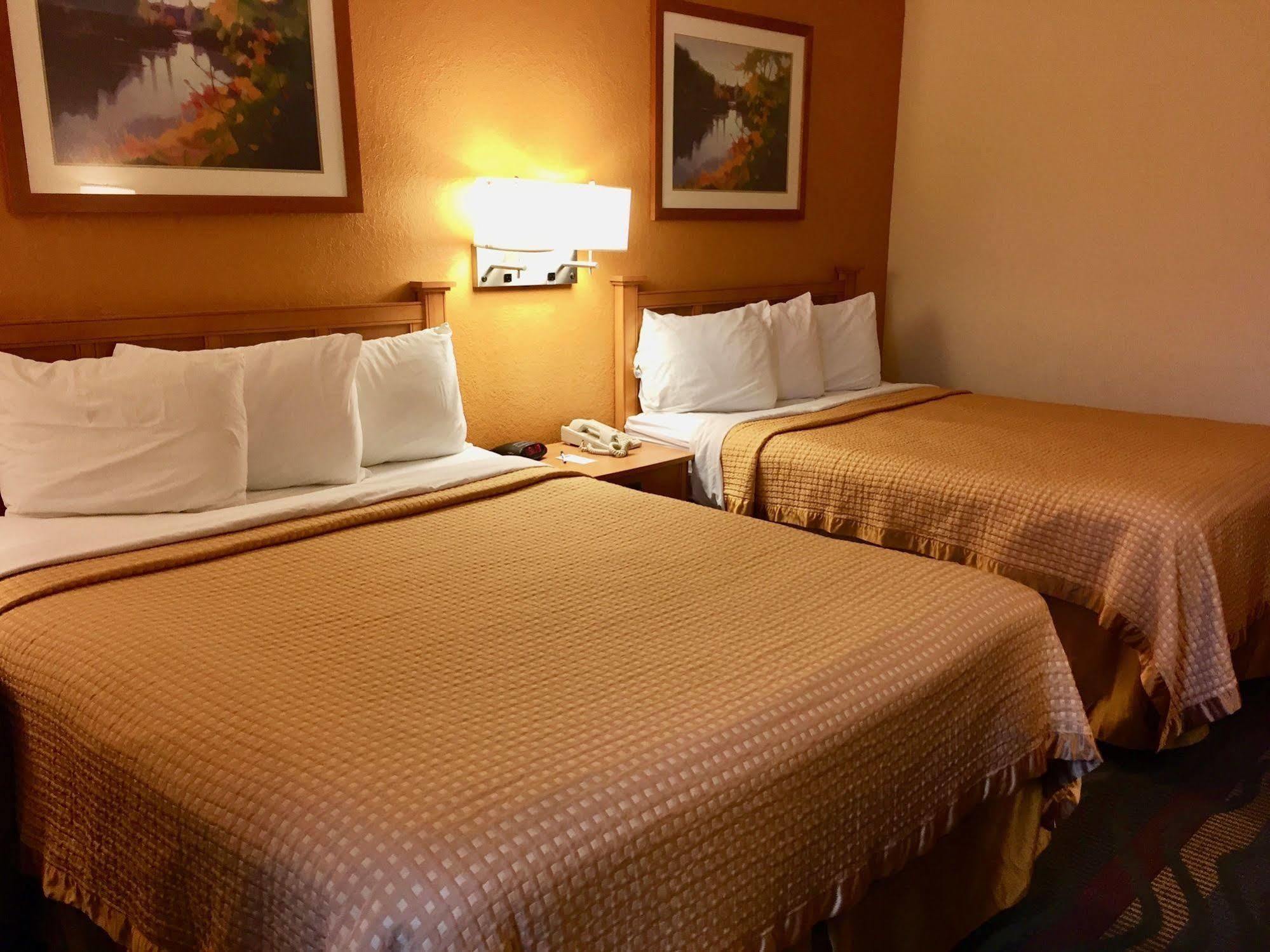Travelodge By Wyndham Muskegon Kültér fotó
