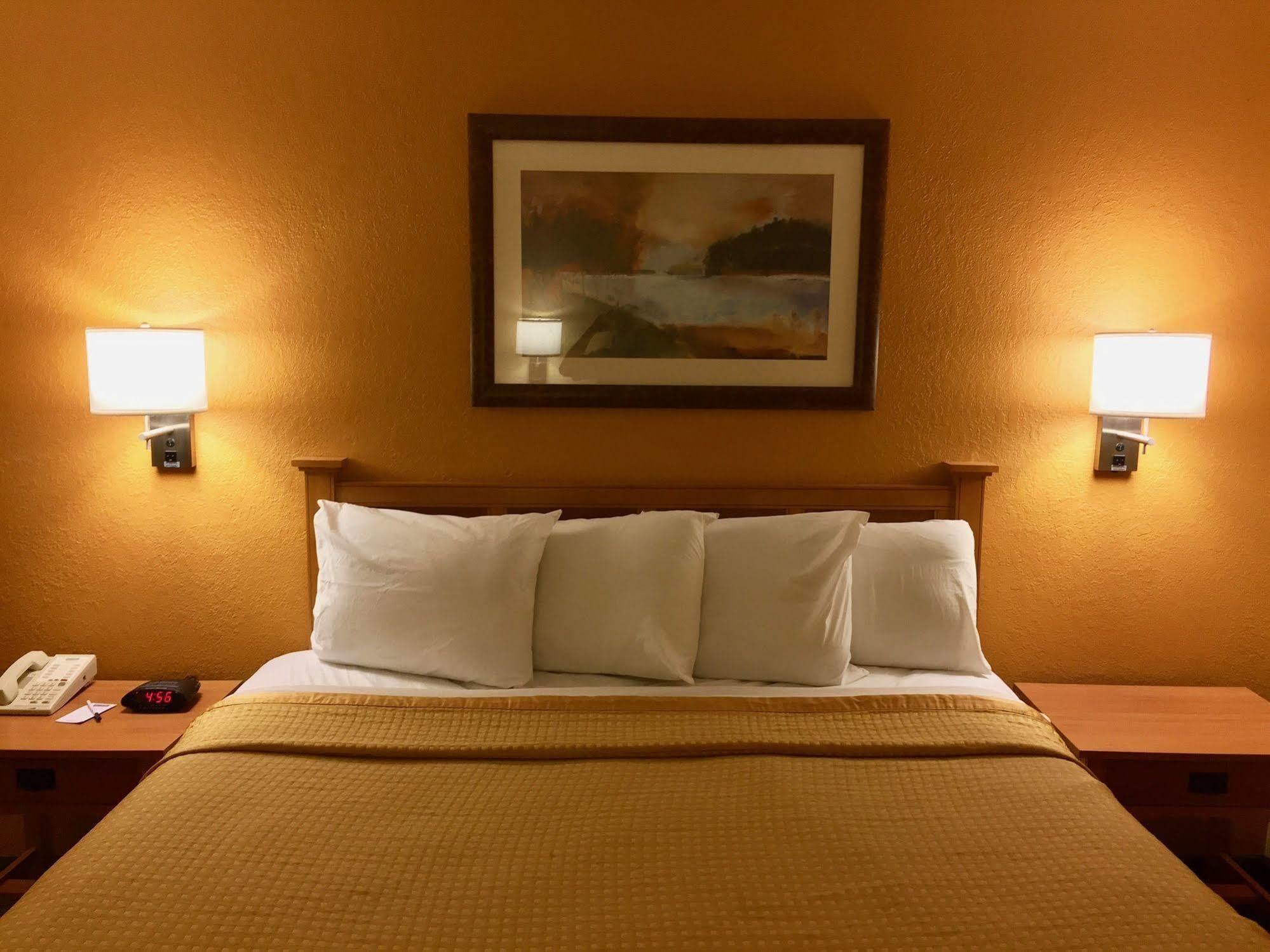 Travelodge By Wyndham Muskegon Kültér fotó