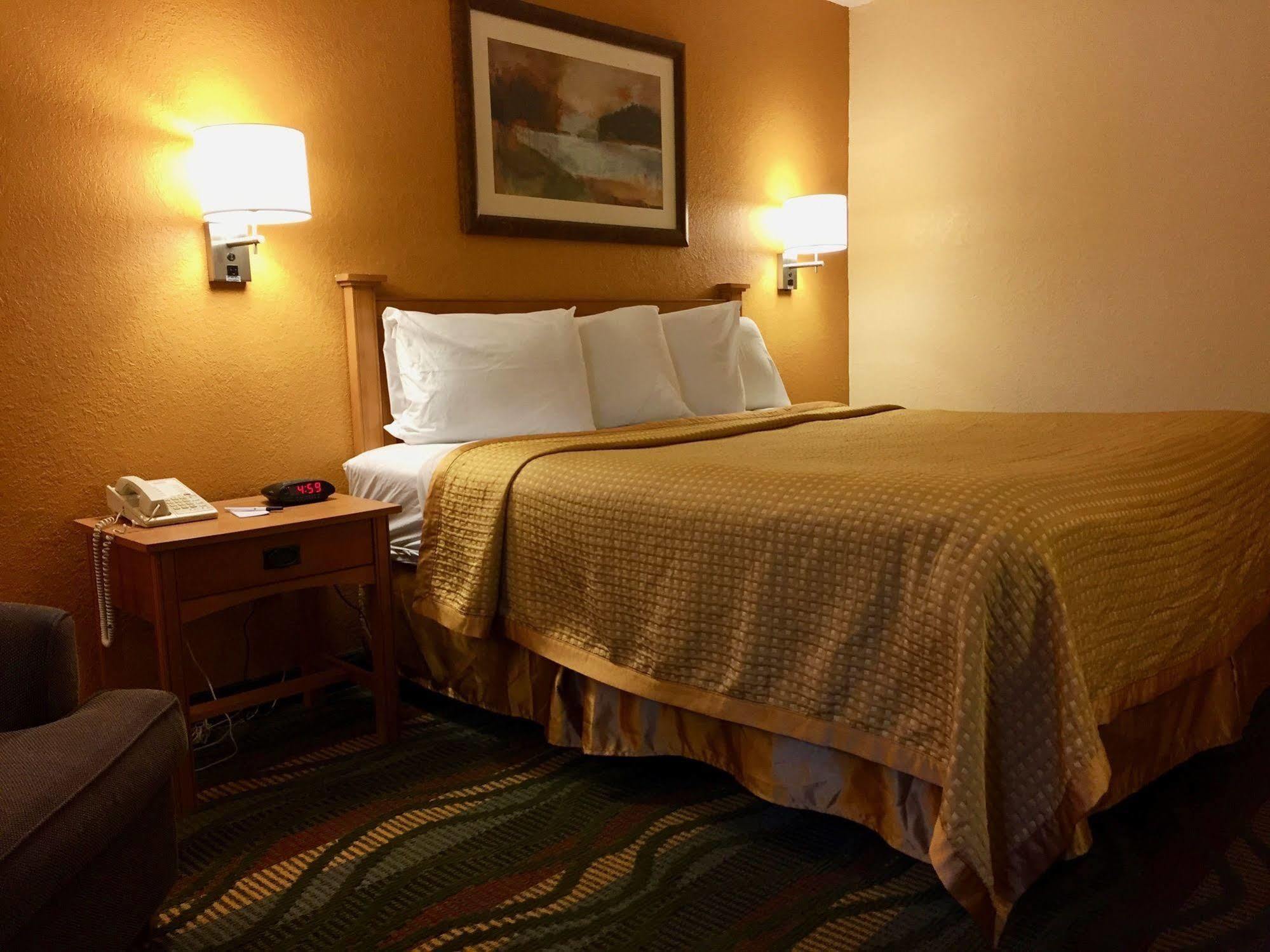 Travelodge By Wyndham Muskegon Kültér fotó
