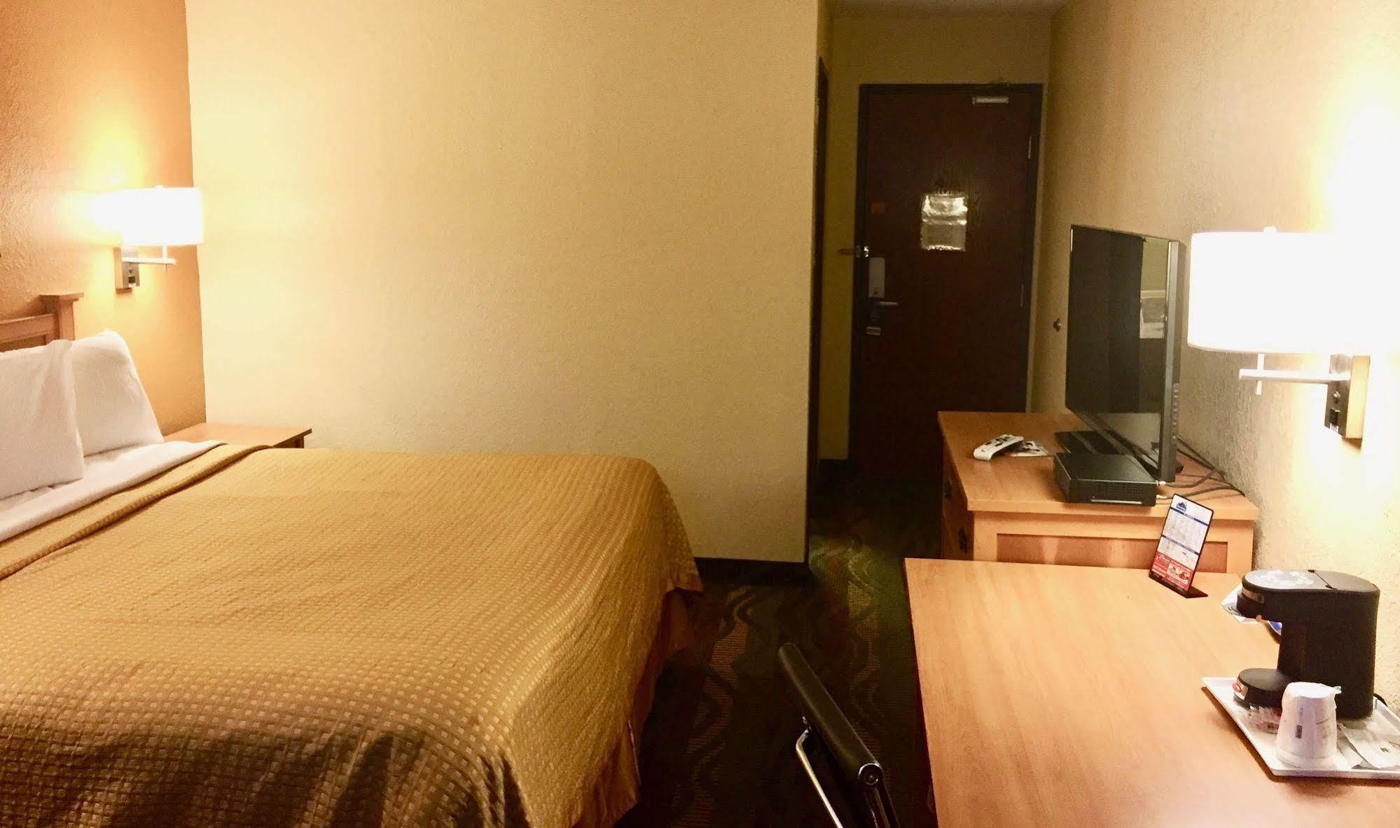Travelodge By Wyndham Muskegon Kültér fotó